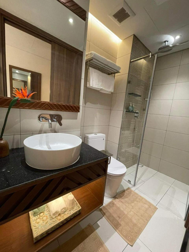 Bathroom 16