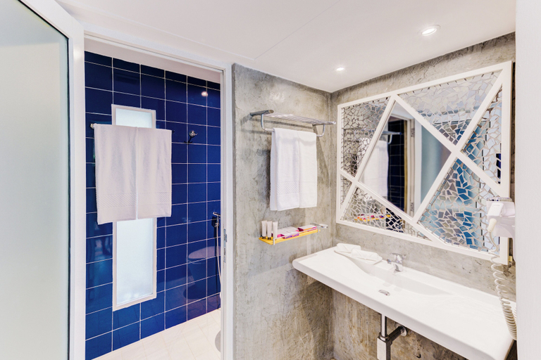 Bathroom 5, Trinco Blu by Cinnamon, Trincomalee Town and Gravets