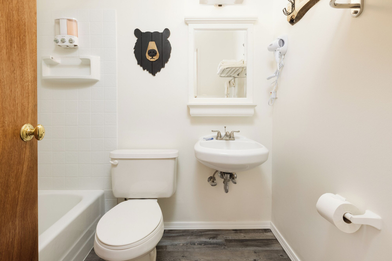 Bathroom 3, Beargrass Lodging and RV Resort, Flathead