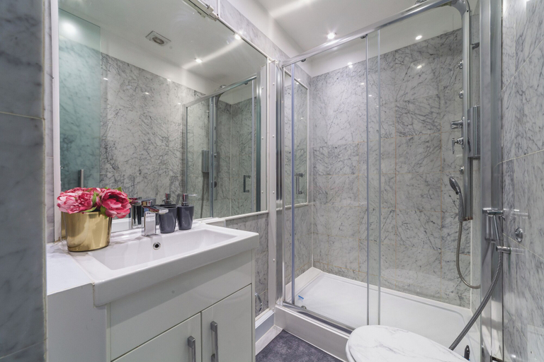 Bathroom 4, The Paddington Collection, London