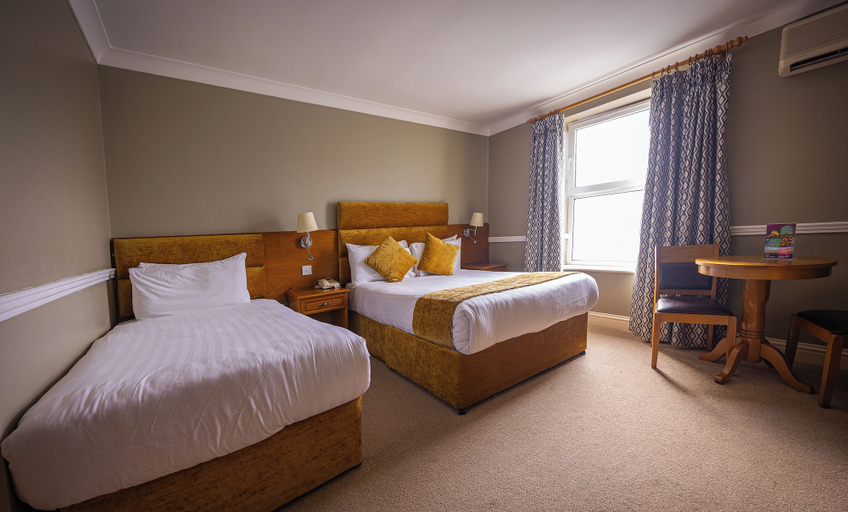 Bedroom 3, Benners Hotel