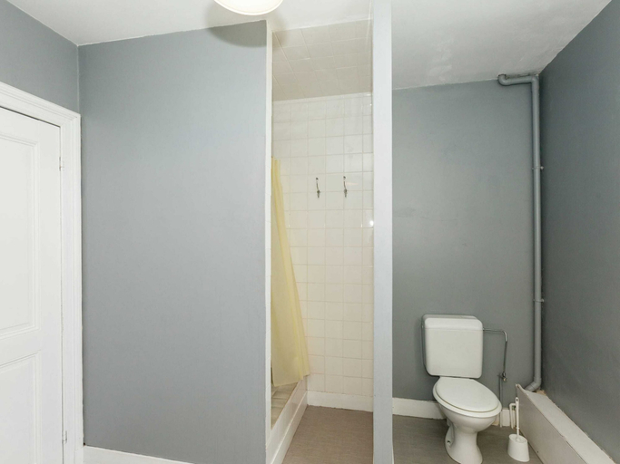 Bathroom 4, Spacious Holiday Home With Garden, Liège
