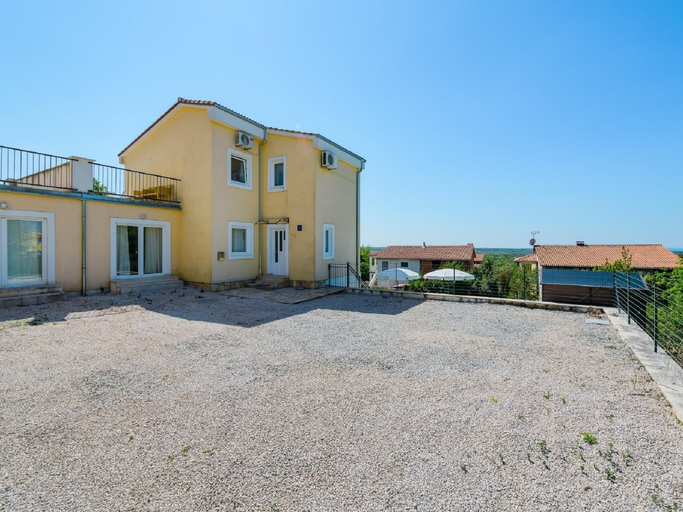Exterior 3, Charming Holiday Home With Pool and sea View, Kaštelir-Labinci