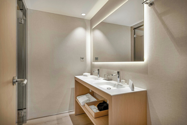 Bathroom 5, AC Hotel Victoria Suites by Marriott, Barcelona