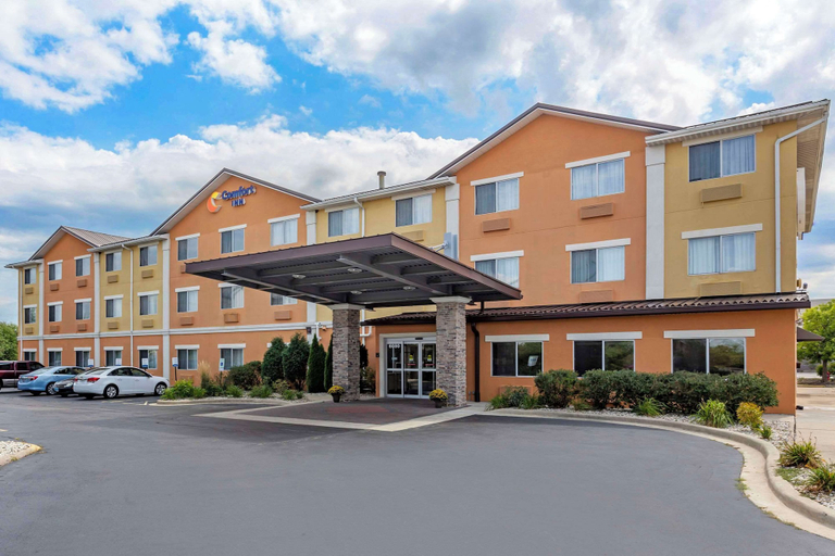 Exterior & Views, Comfort Inn Gurnee near Six Flags, Lake