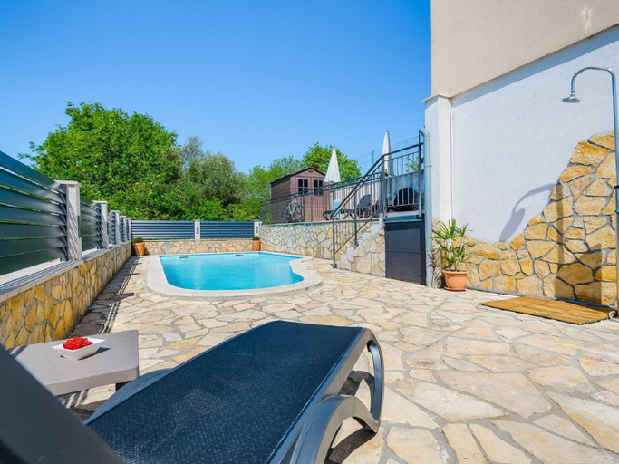 Pool 5, Charming Holiday Home With Pool and sea View, Kaštelir-Labinci