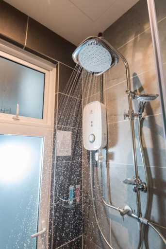 Bathroom 4, The Signature Serviced Suites Puchong, Puchong