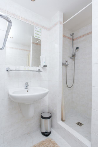Bathroom 5, Hotel Globus, Praha 4