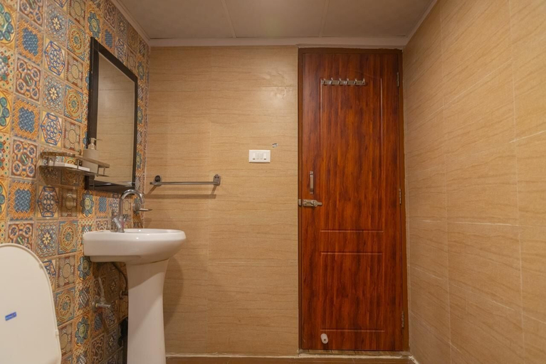 Bathroom 5, Hotel Sethi Legacy, Hardwar