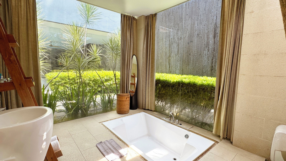 Bathroom 25
