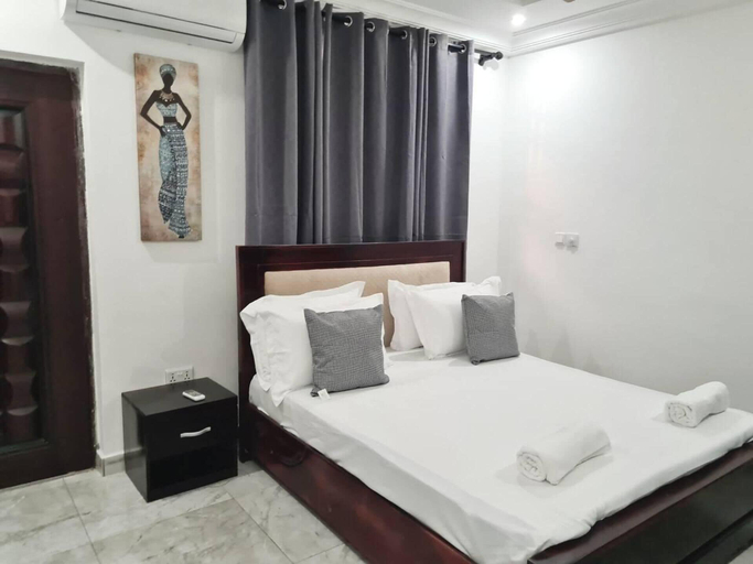 Room 5, Spacious, Quiet & Cozy- Close to Highway-parking, Tema