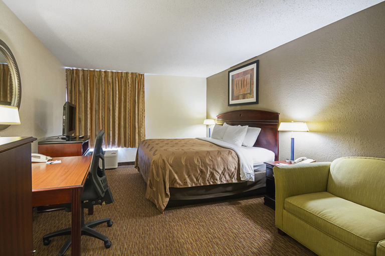 Bedroom 3, Quality Inn Fairmont, Marion