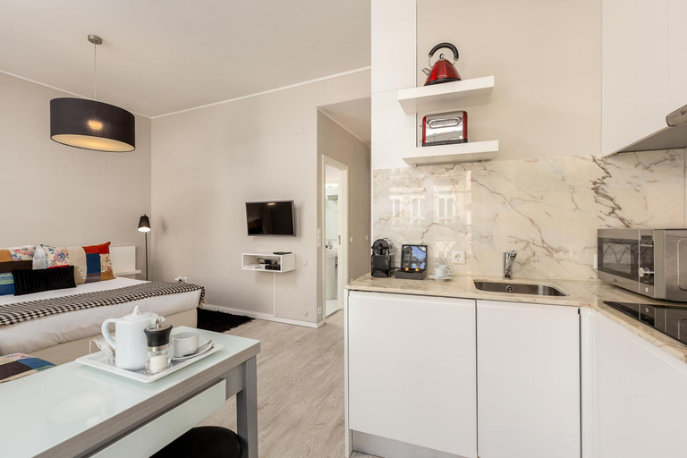 Room 3, Cl Rigos 2A in Porto, Porto