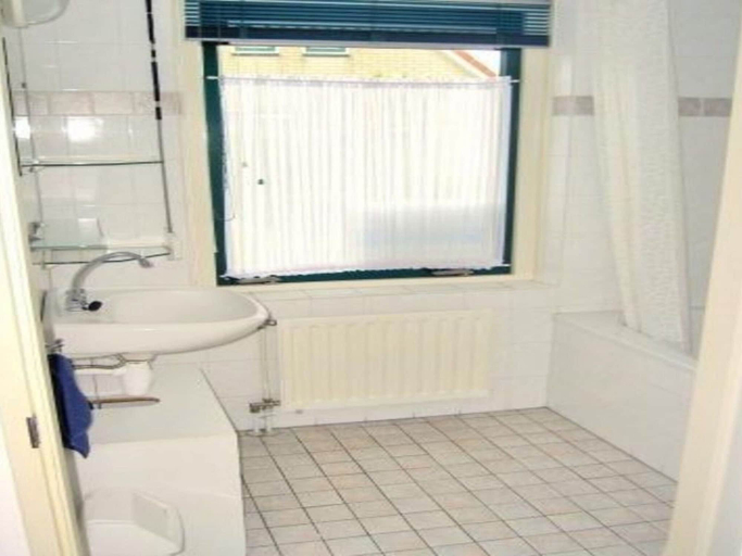 Bathroom 2, Holiday Home Breskens Near Dutch Coast, Sluis