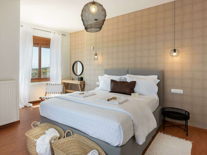 Room 4, Luxury Villa With Heated Pool 700m to the Beach, Crete
