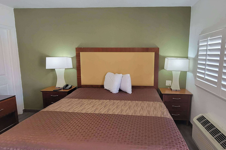 Bedroom 2, Super 8 By Wyndham El Centro North, Imperial