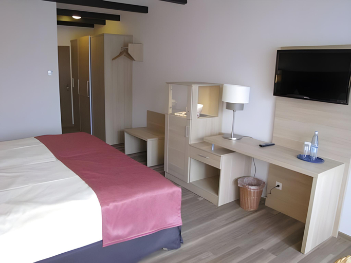 Bedroom 12