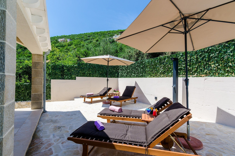 Terrace/patio 3, Villa Tranquility Nest Beniva - Three-bedroom Villa With Swimming Pool and Partial Sea View, Pojezerje