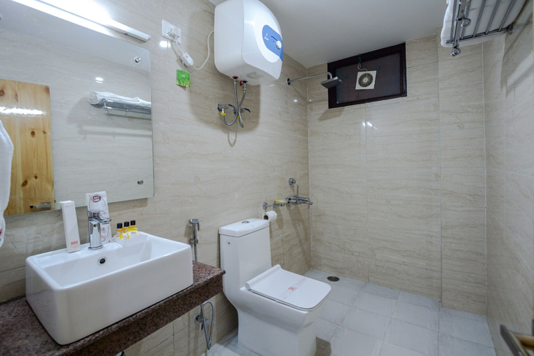 Bathroom 3, Hukam's Holiday Home, Kullu