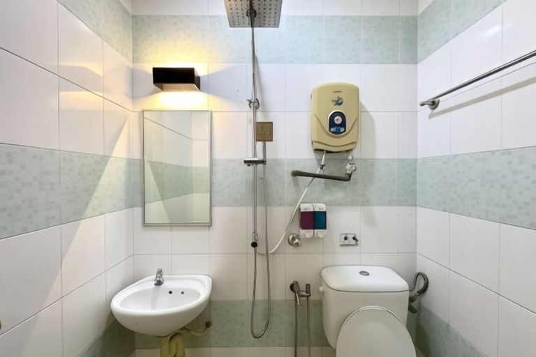 Bathroom 15