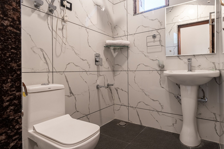 Bathroom 3, Moustache Srinagar, Srinagar