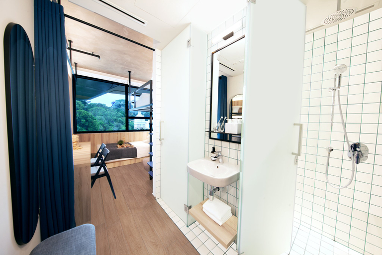 Bathroom 19