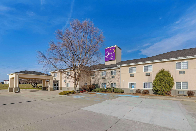 Exterior & Views 1, Sleep Inn & Suites Charles City, Floyd