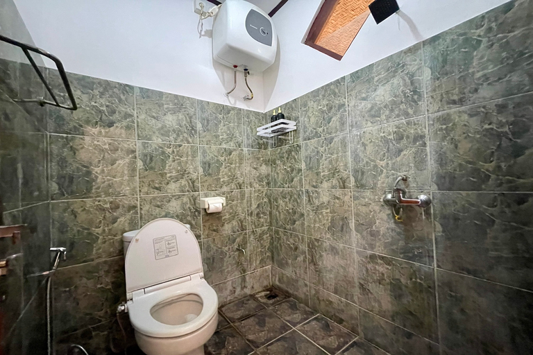 Bathroom 4, Rumah Rini by Rumah Weda, Gianyar