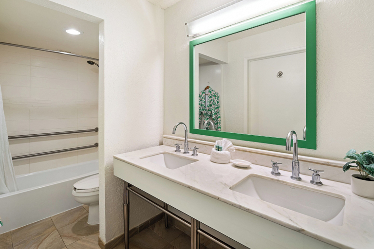 Bathroom 4, Palm Tree Club Miami Hotel, Miami-Dade
