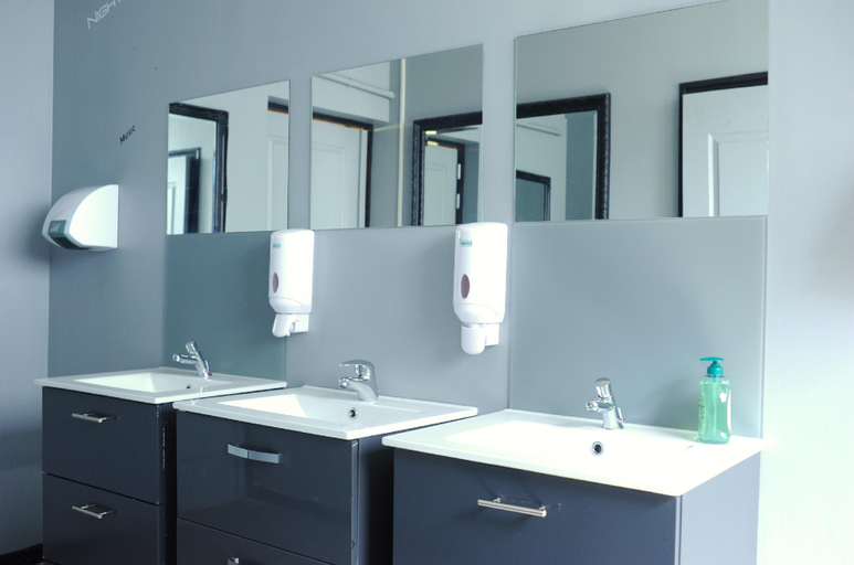 Bathroom 3, Hébergements le Camp d'Auneau - Les Marmottes, Eure-et-Loir