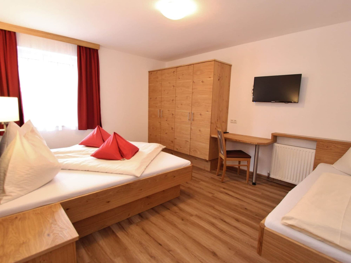 Bedroom 2, Large Apartment in Sankt Johann im Pongau near Ski Area, Sankt Johann im Pongau