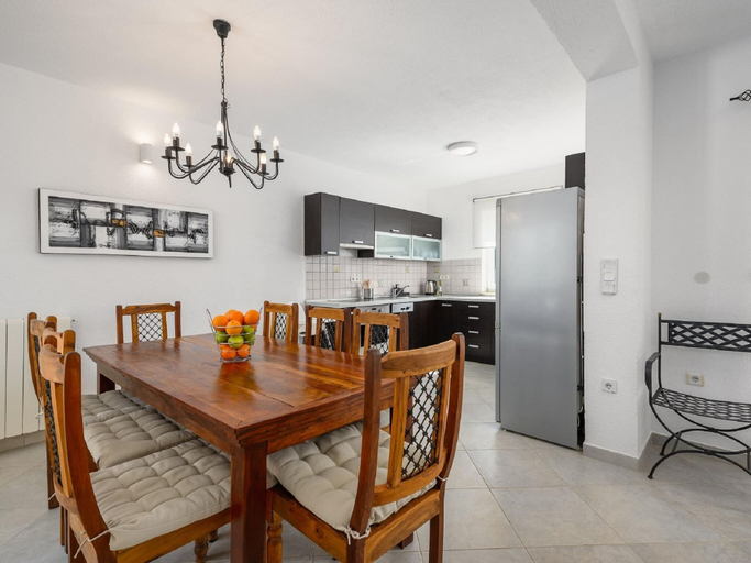 Private kitchen 2, Charming Holiday Home With Pool and sea View, Kaštelir-Labinci