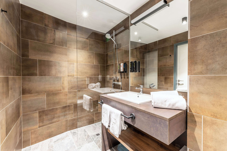 Bathroom 3, Aiden by Best Western Stadtgut Hotel Steyr, Steyr