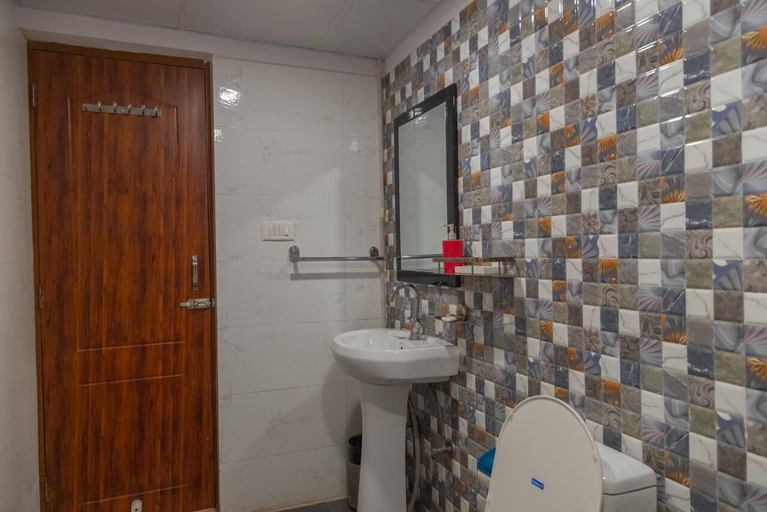 Bathroom 4, Hotel Sethi Legacy, Hardwar