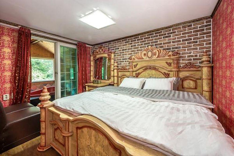 Bedroom 10