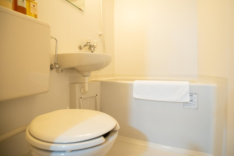 Bathroom 5, 南海電車新今宮駅に徒歩10分, Osaka