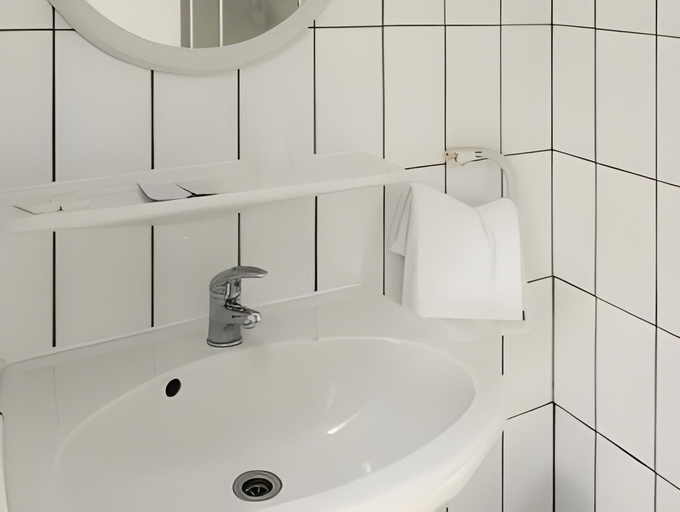 Bathroom 8