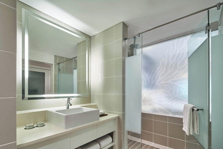 Bathroom 16