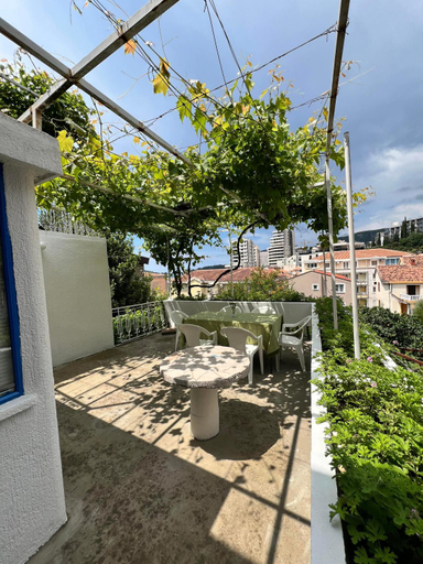 Others 5, Sunset House Apartments & Rooms