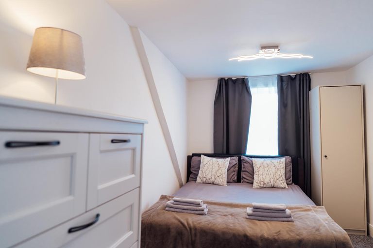 Summer Vibes Bournemouth apartment 5 min from the beach parks and restaurants, Poole
