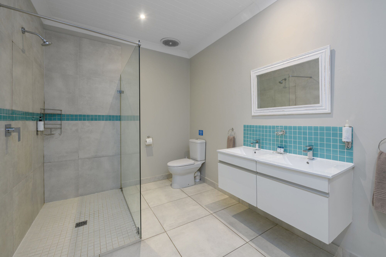 Bathroom 5, Formosa Bay, Eden