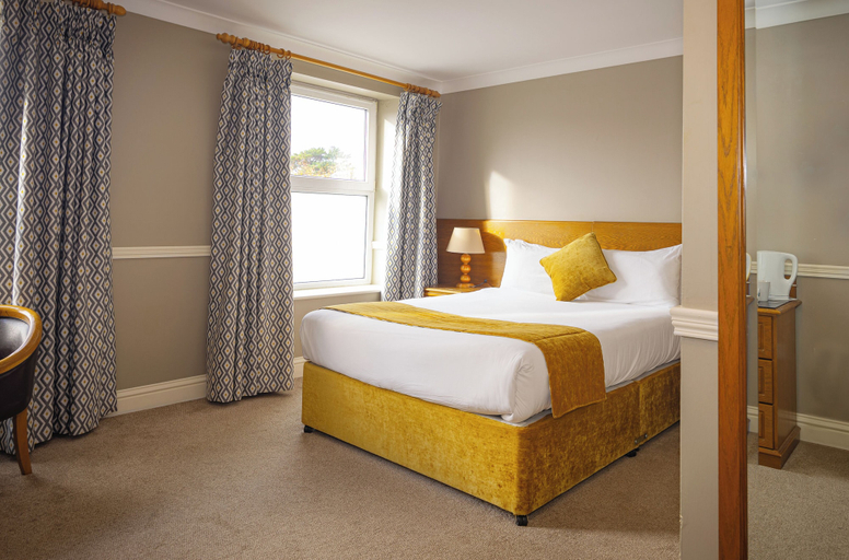 Bedroom 3, Benners Hotel