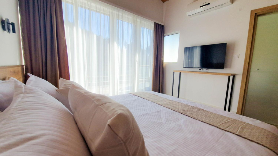 Bedroom 3, Waterside SPA Hotel, Garmen