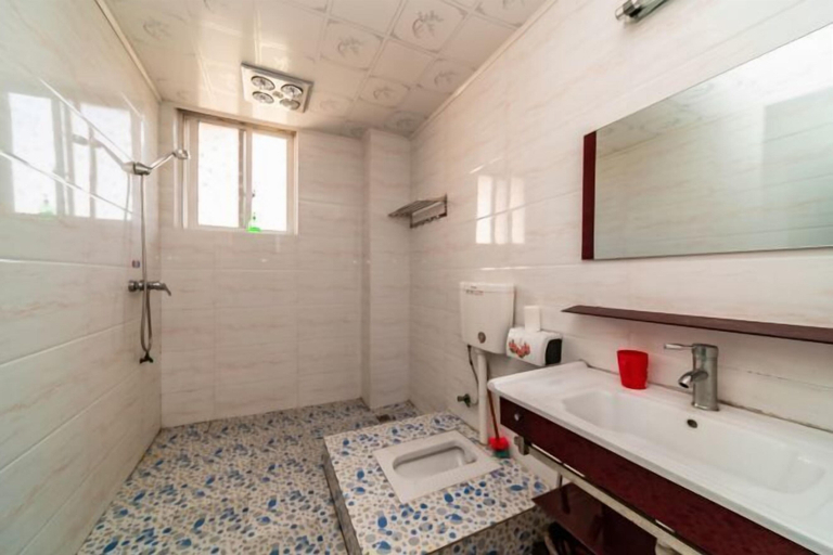 Bathroom 3, Yuhui Inn, Nanping