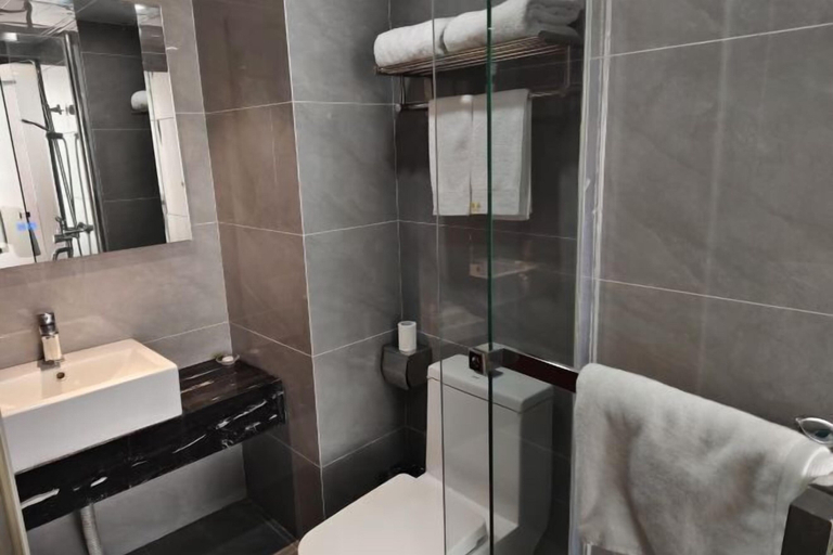 Bathroom 4, Chongzhou Lanfeng Hotel, Chengdu