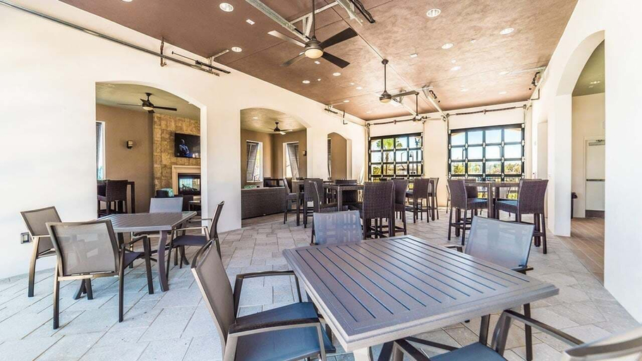 Food & Drinks 5, 2462 Dubai Street, Osceola