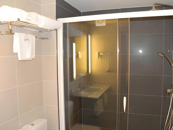 Bathroom 17