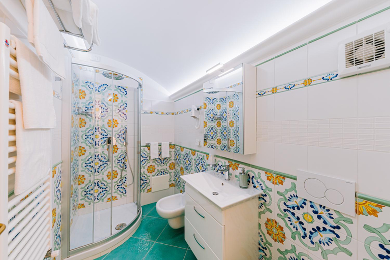 Others 5, B&B IL CORTILE, Salerno