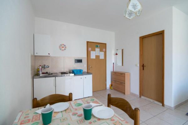 Dining 3, Apartments Boguvila - Studio With Terrace -, Supetar