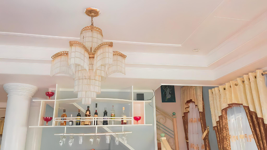 Food & Drinks, HOME near AIRPORT with CAR RENTAL, Parañaque